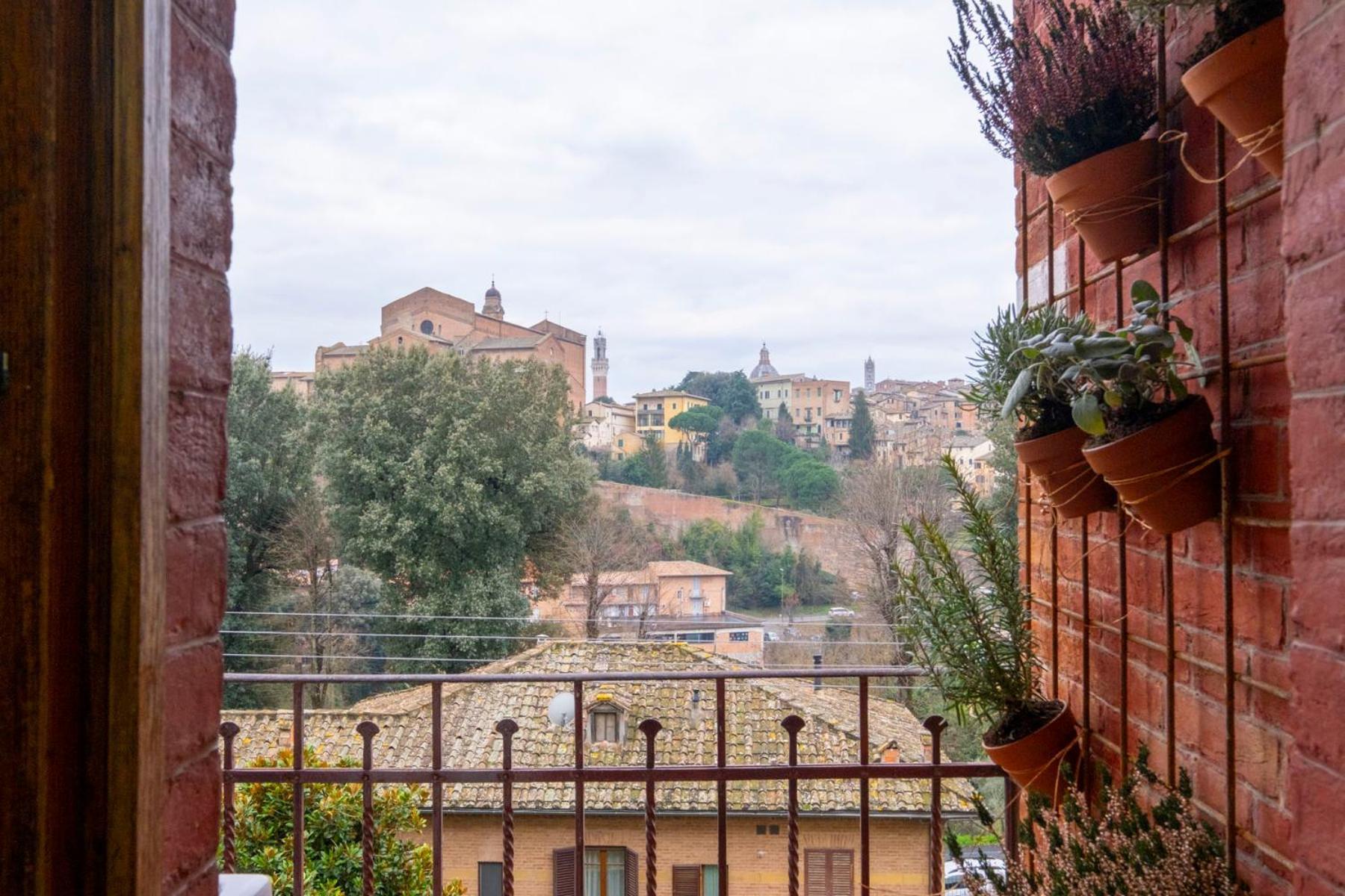 My Honeyed Corner Apartamento Siena Exterior foto